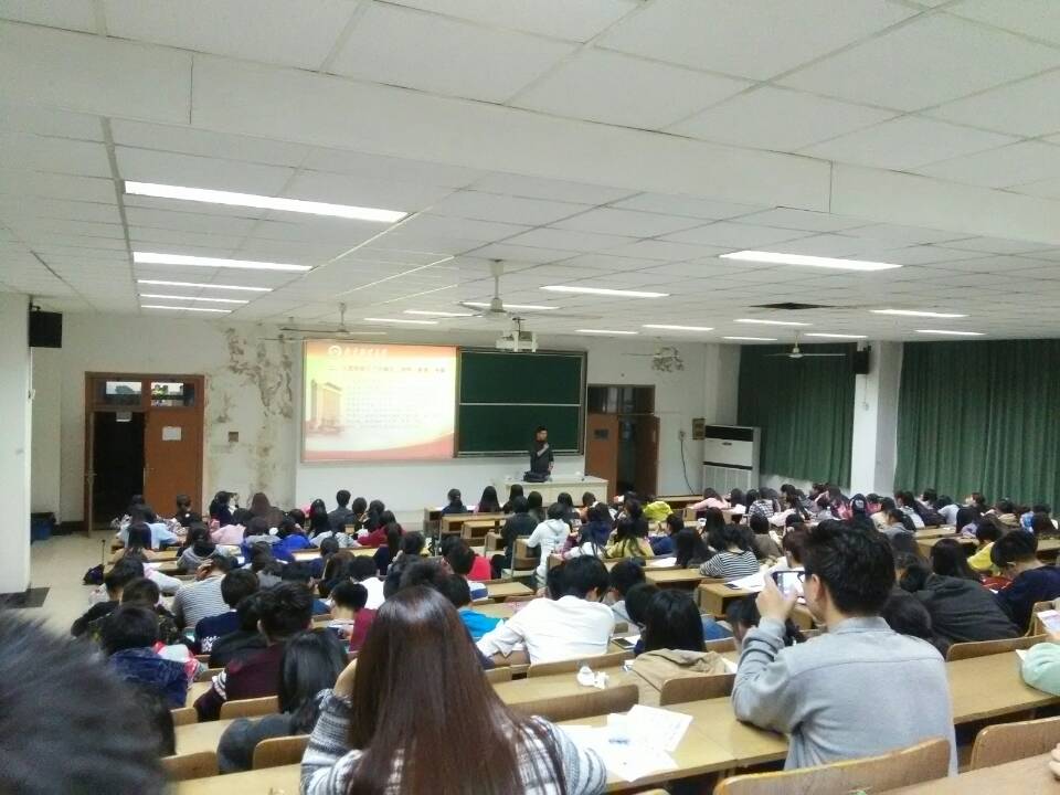 bw必威西汉姆联官方网站新生团校第一讲.jpg